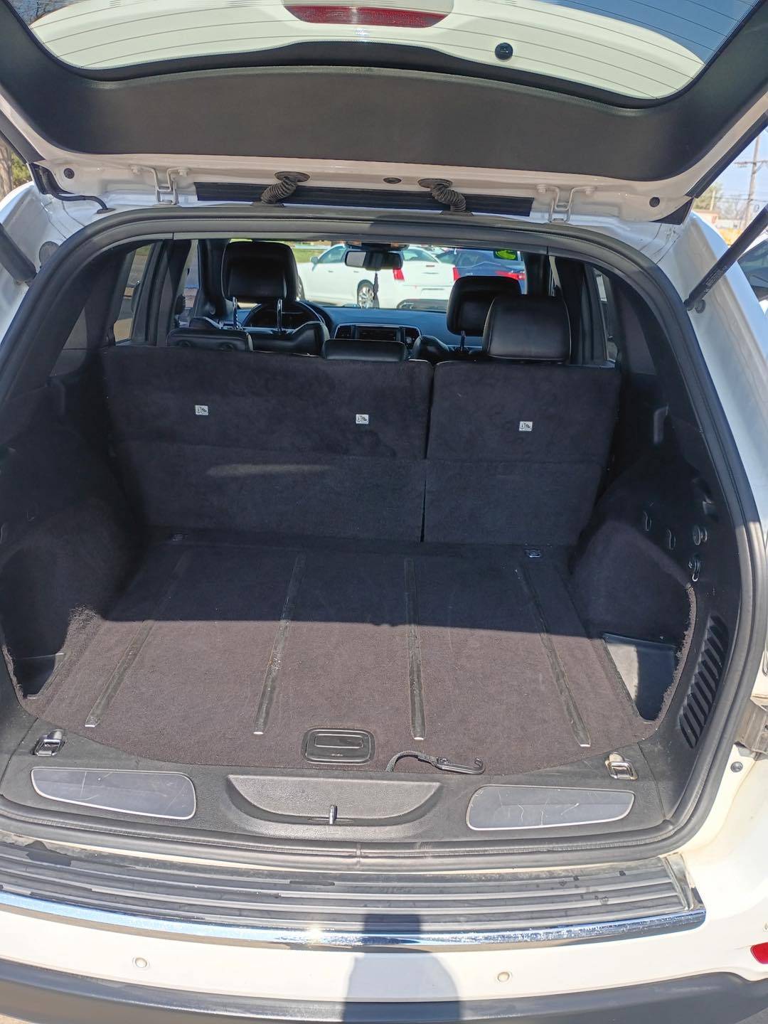 Car Image 9