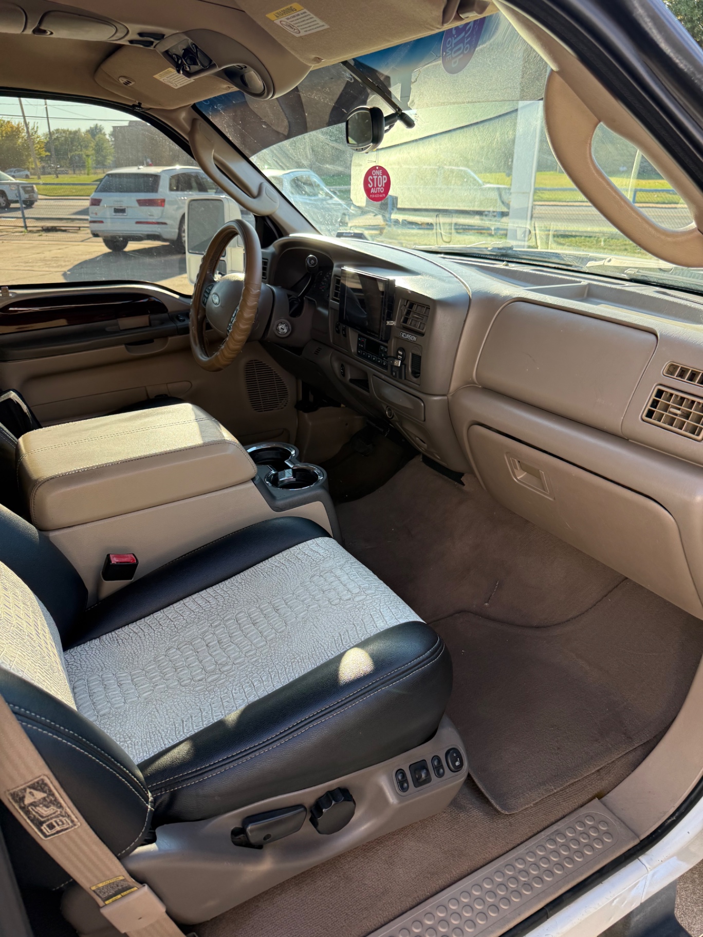 Car Image 16