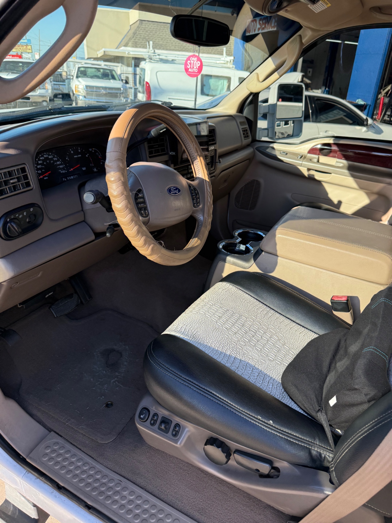 Car Image 10