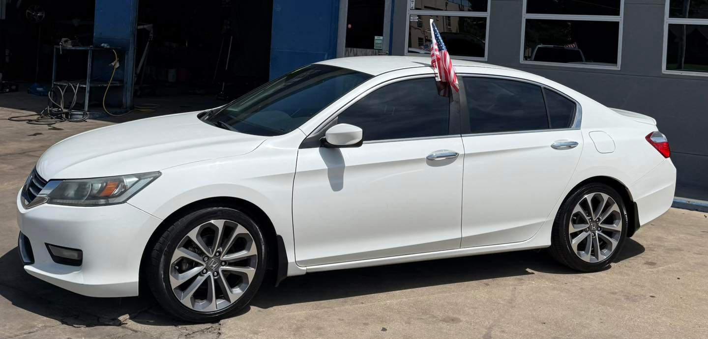 Car Image 11