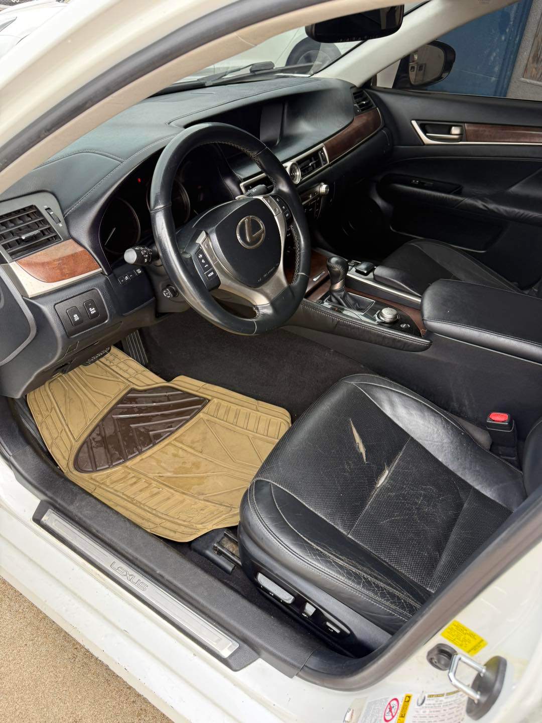 Car Image 9